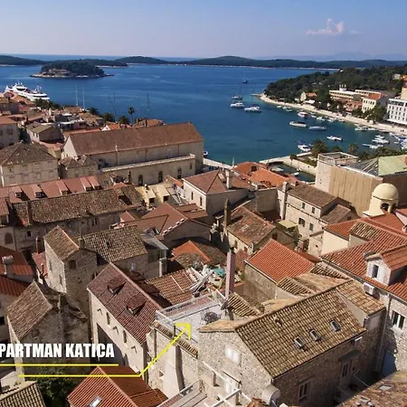 Gostinjska kuća Sea View From The Center Of Hvar 3*